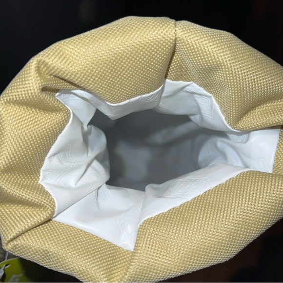 True Grab & Go Insulated Bottle Carrier w/Double-Hinged Corkscrew - Picture 8 of 10